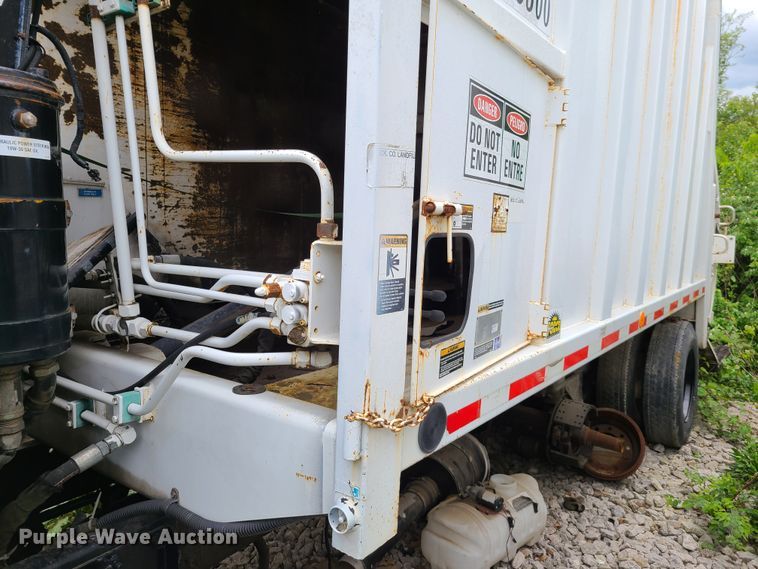 image for item K5854 2001 Crane Carrier  refuse truck