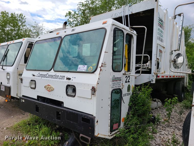 image for item K5854 2001 Crane Carrier  refuse truck