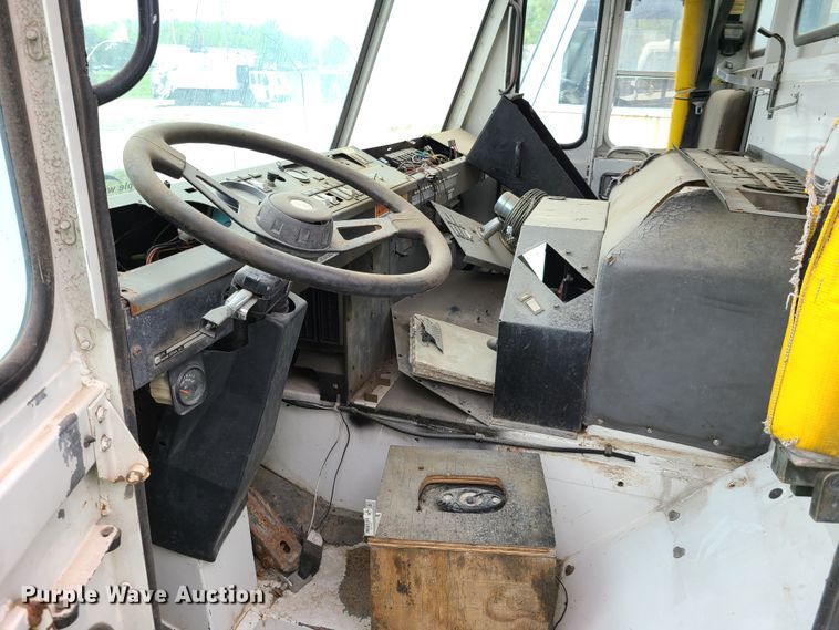 image for item K5854 2001 Crane Carrier  refuse truck