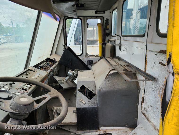 image for item K5854 2001 Crane Carrier  refuse truck