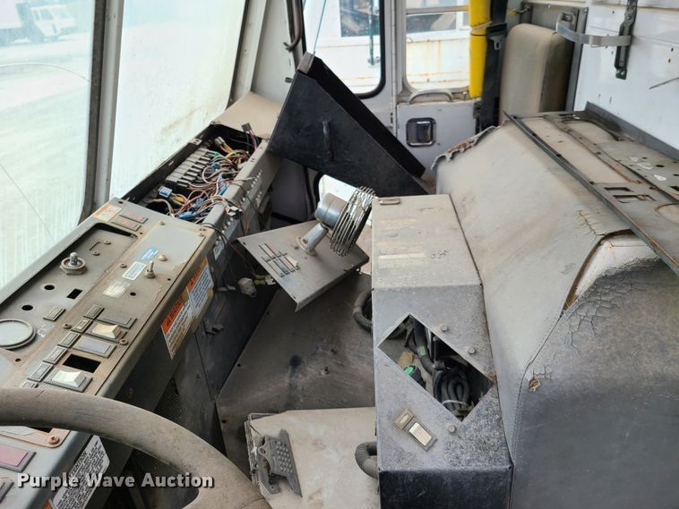 image for item K5854 2001 Crane Carrier  refuse truck