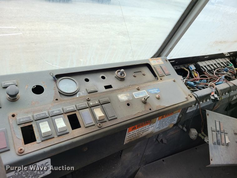 image for item K5854 2001 Crane Carrier  refuse truck