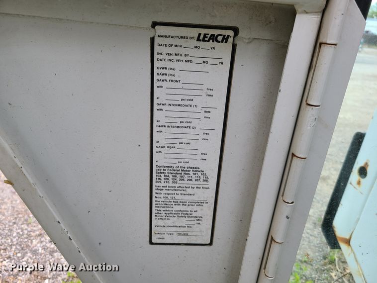 image for item K5854 2001 Crane Carrier  refuse truck