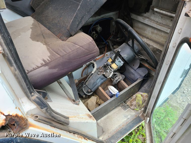 image for item K5854 2001 Crane Carrier  refuse truck