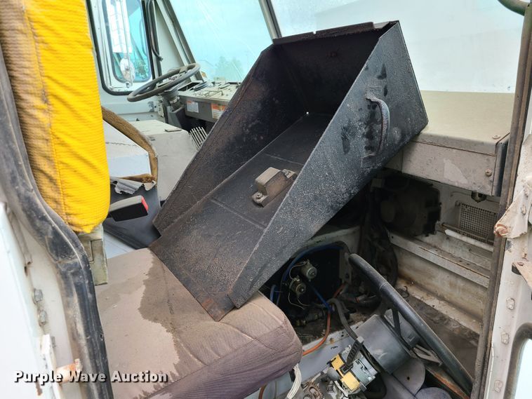 image for item K5854 2001 Crane Carrier  refuse truck