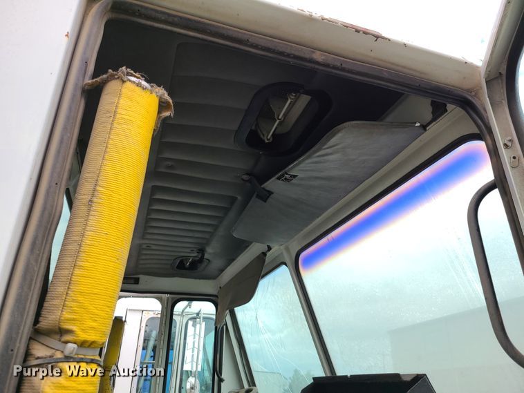 image for item K5854 2001 Crane Carrier  refuse truck