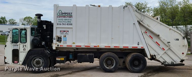 image for item K5857 2001 Crane Carrier  refuse truck