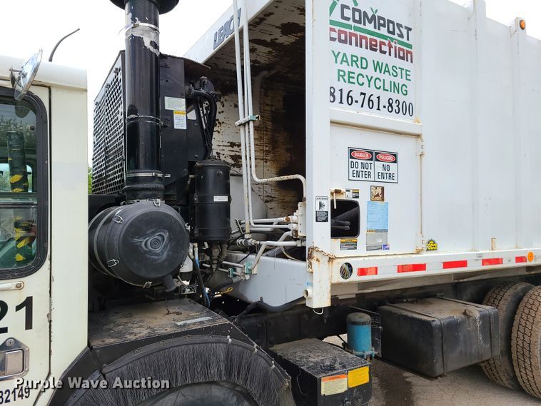 image for item K5857 2001 Crane Carrier  refuse truck