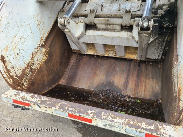 image for item K5857 2001 Crane Carrier  refuse truck