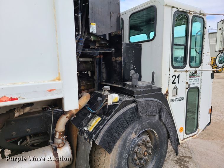 image for item K5857 2001 Crane Carrier  refuse truck