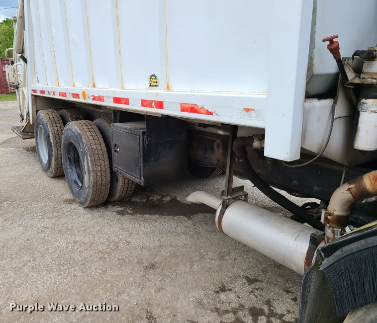 image for item K5857 2001 Crane Carrier  refuse truck