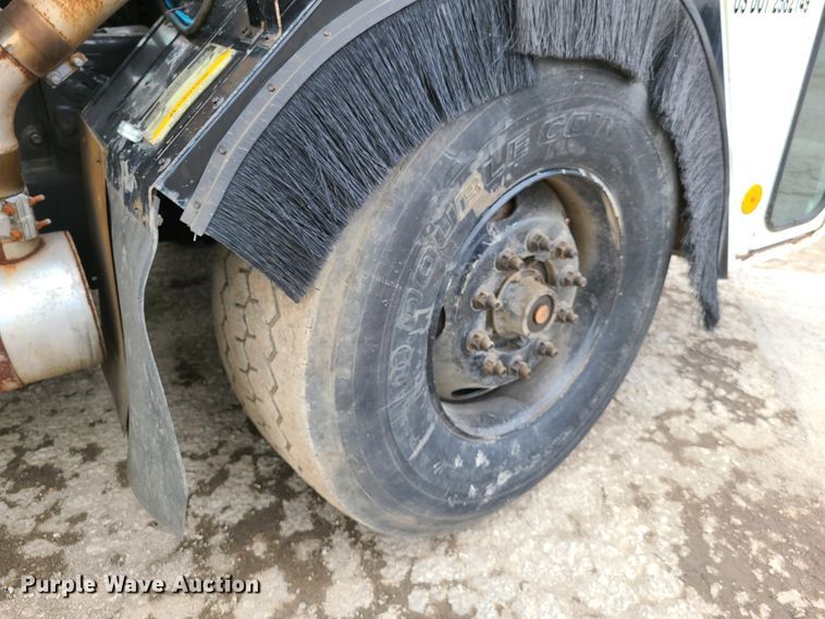 image for item K5857 2001 Crane Carrier  refuse truck