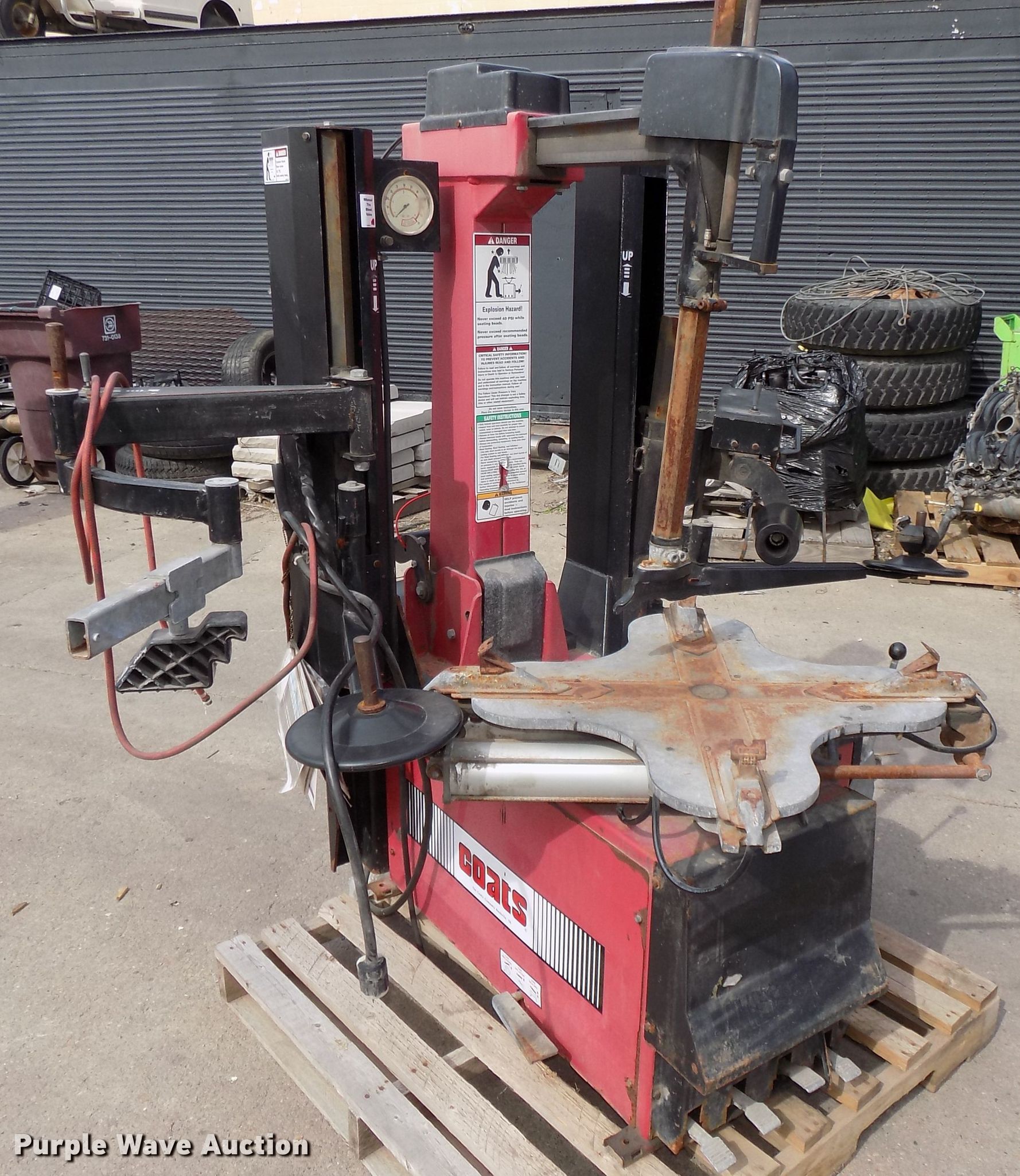 Coats 9024E rim clamp tire machine in Omaha, NE Item DO9351 sold