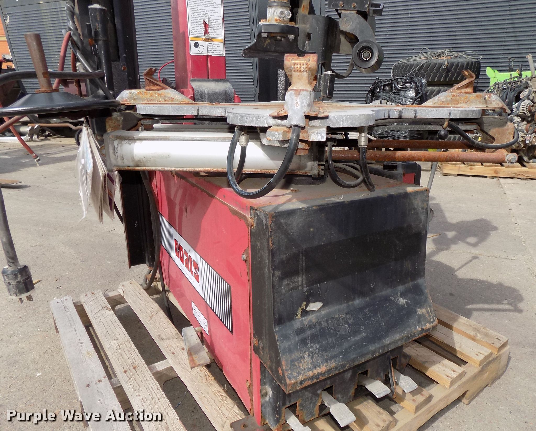 Coats 9024E rim clamp tire machine in Omaha, NE Item DO9351 sold