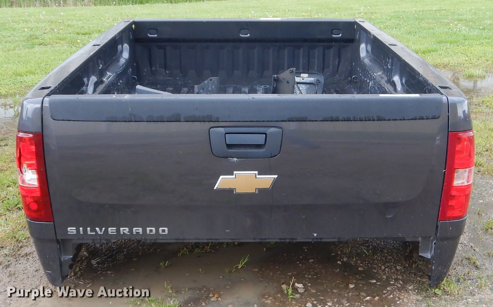 (2) Chevrolet Silverado pickup truck beds in Fredonia, KS Item GP9188
