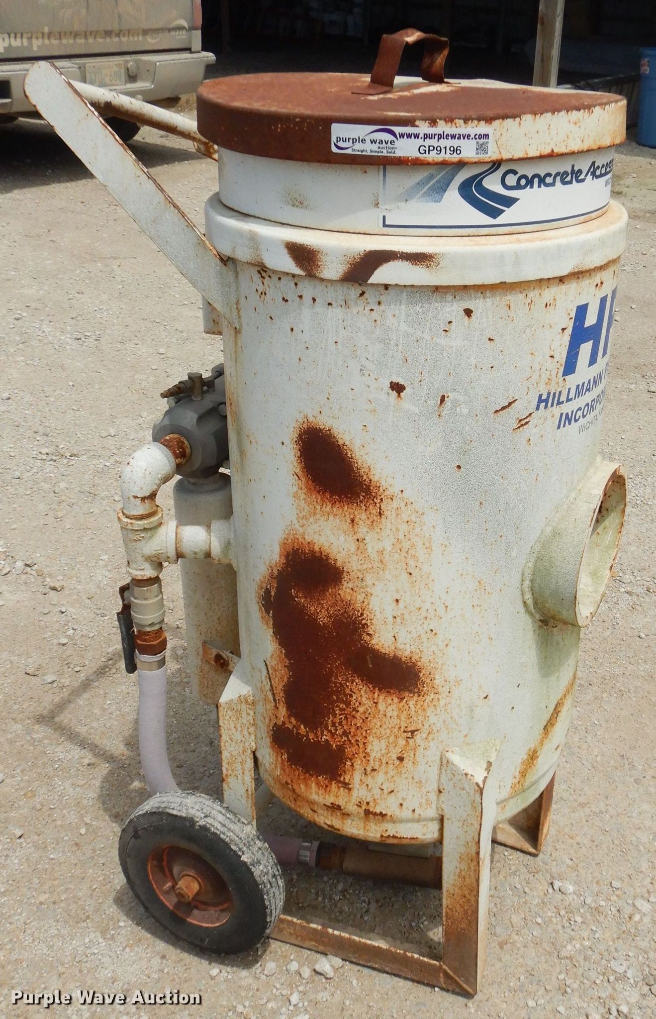 *1999 U.S. Filter/Schmidt sandblaster in Iola, KS Item GP9196 sold