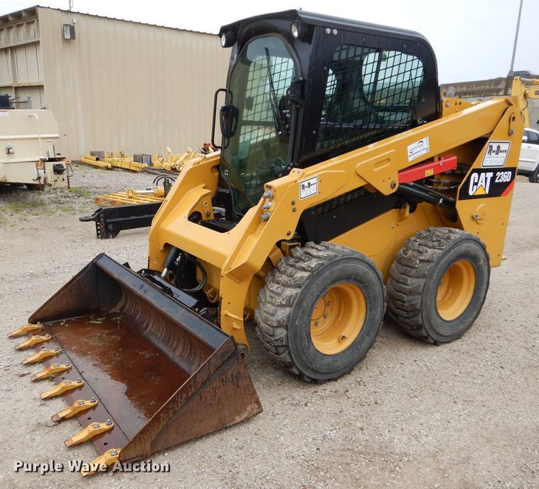 image for item DE2443 2014 Caterpillar 236D  skid steer loader