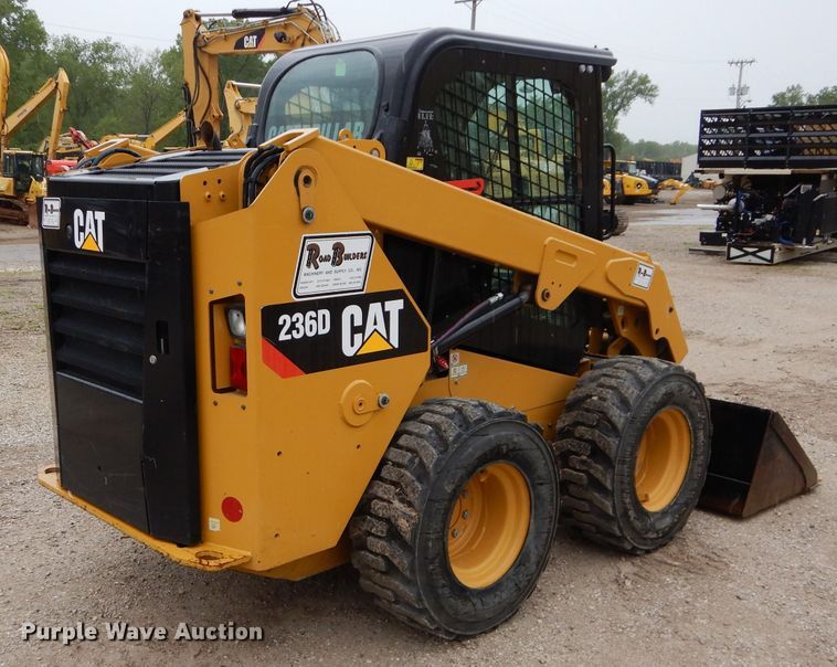 image for item DE2443 2014 Caterpillar 236D  skid steer loader