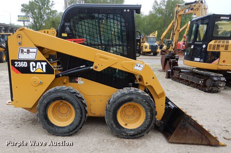 image for item DE2443 2014 Caterpillar 236D  skid steer loader