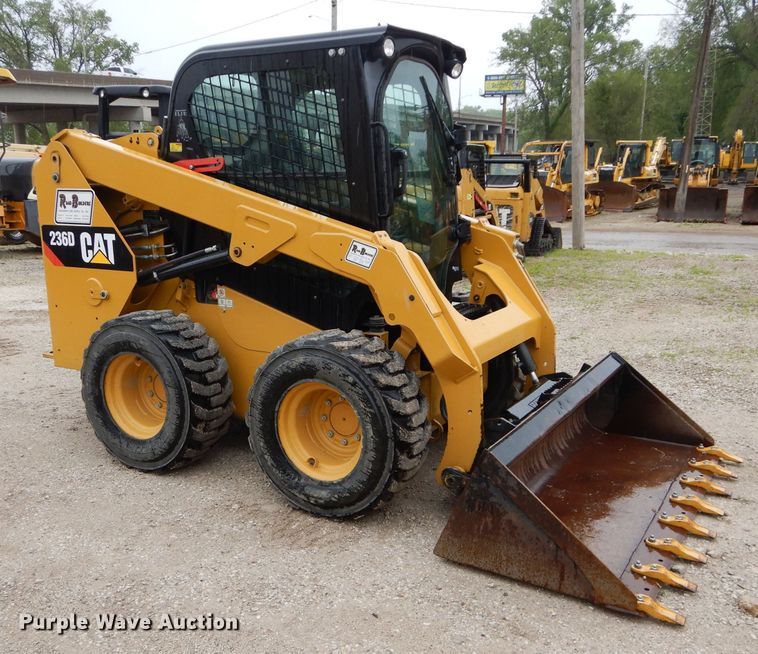 image for item DE2443 2014 Caterpillar 236D  skid steer loader