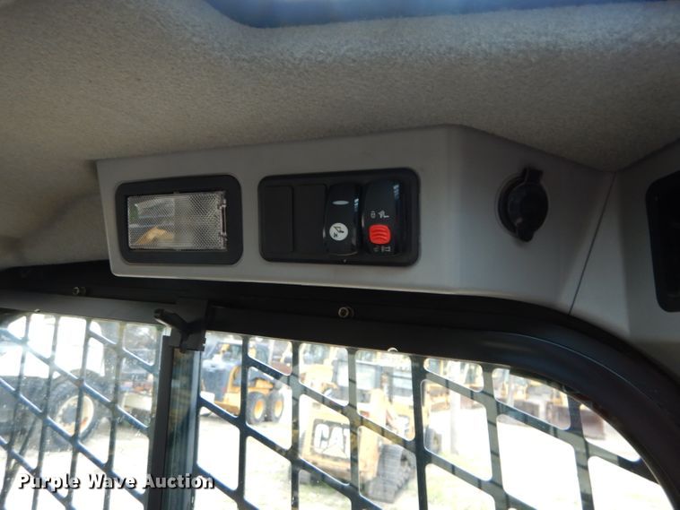 image for item DE2443 2014 Caterpillar 236D  skid steer loader