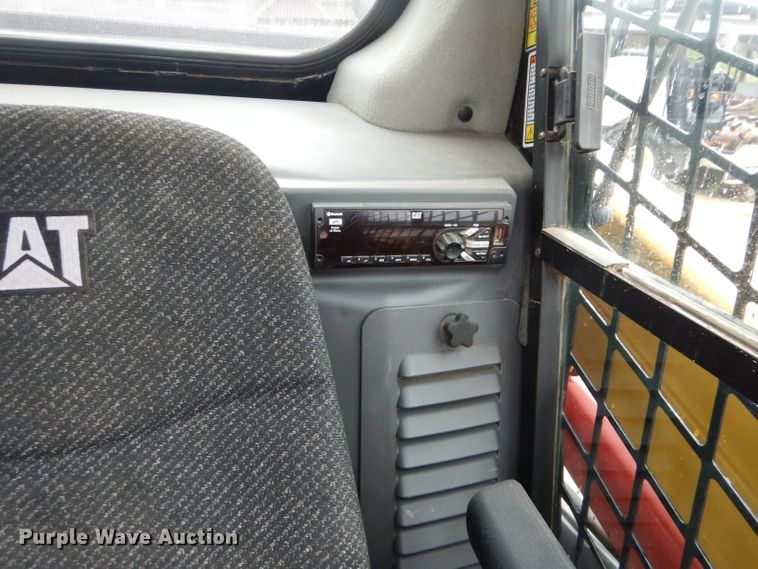 image for item DE2443 2014 Caterpillar 236D  skid steer loader