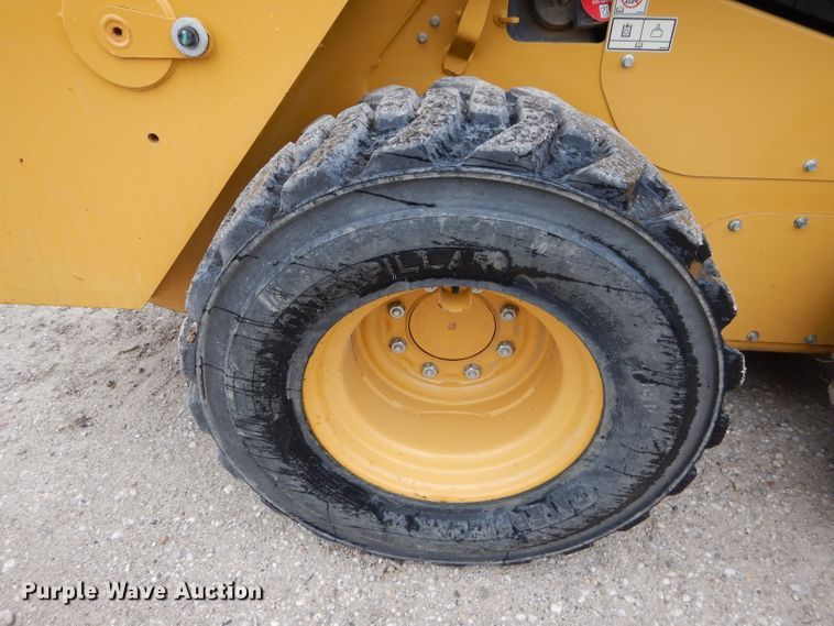 image for item DE2443 2014 Caterpillar 236D  skid steer loader