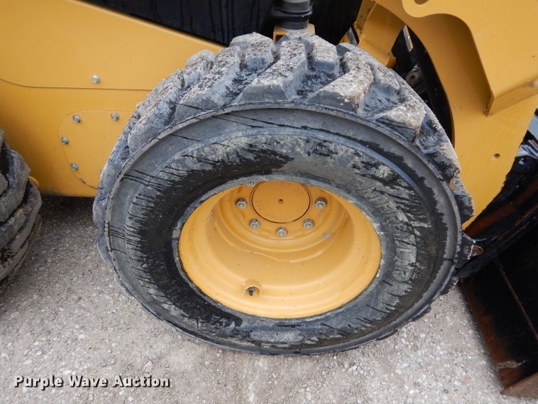 image for item DE2443 2014 Caterpillar 236D  skid steer loader