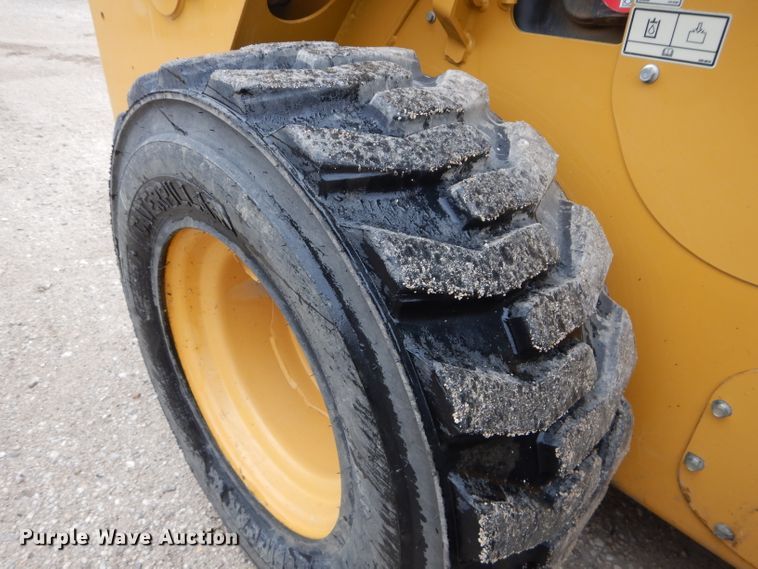image for item DE2443 2014 Caterpillar 236D  skid steer loader