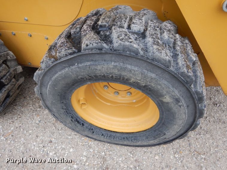 image for item DE2443 2014 Caterpillar 236D  skid steer loader