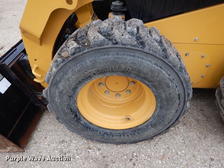 image for item DE2443 2014 Caterpillar 236D  skid steer loader