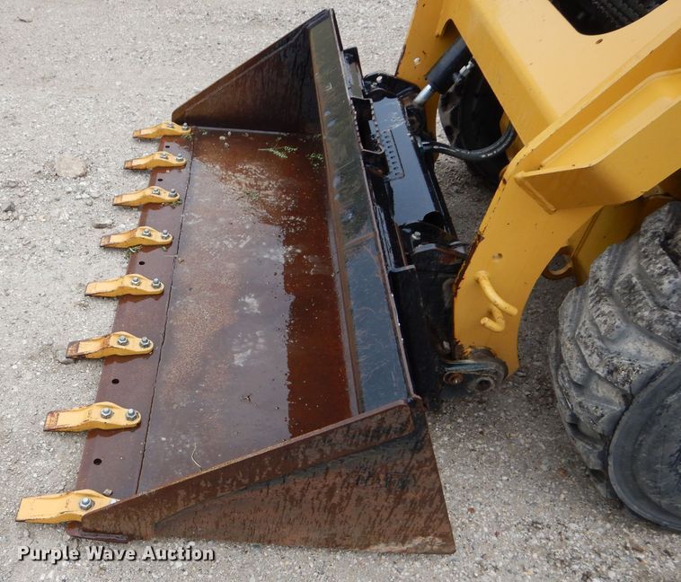 image for item DE2443 2014 Caterpillar 236D  skid steer loader