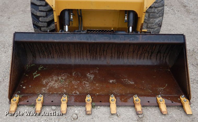 image for item DE2443 2014 Caterpillar 236D  skid steer loader