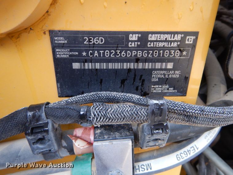 image for item DE2443 2014 Caterpillar 236D  skid steer loader