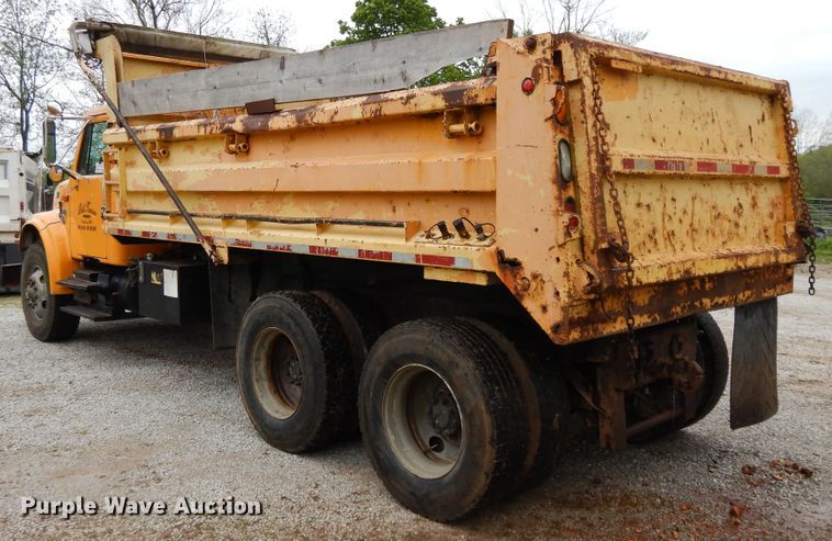 image for item DE5628 2000 International 4900 dump truck