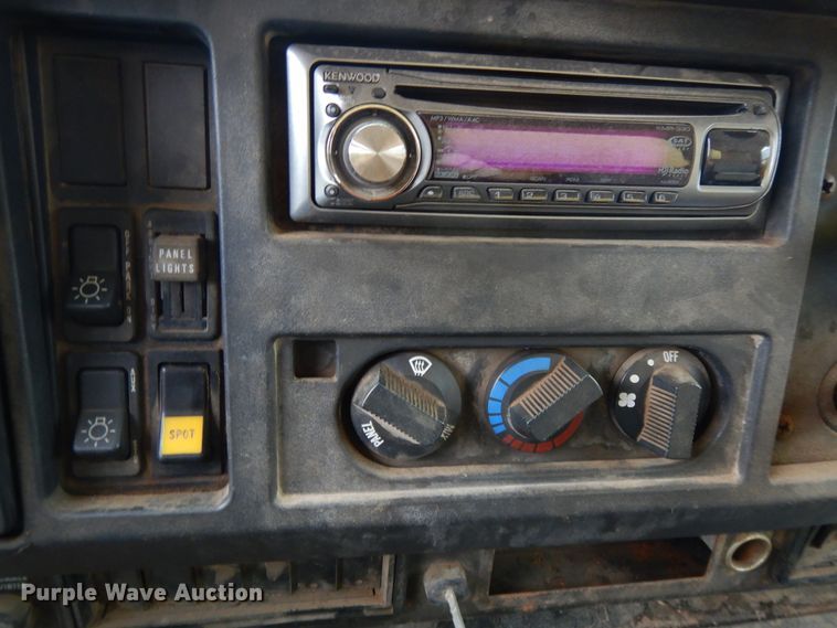 image for item DE5628 2000 International 4900 dump truck