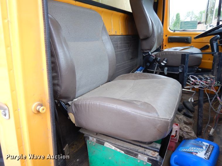 image for item DE5628 2000 International 4900 dump truck