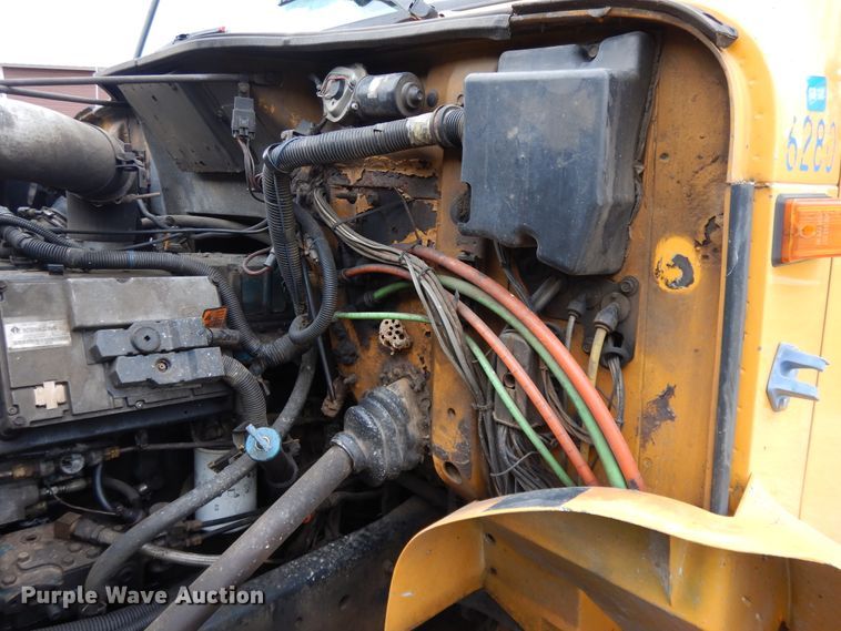 image for item DE5628 2000 International 4900 dump truck