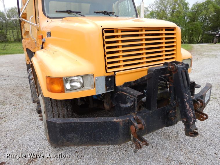image for item DE5628 2000 International 4900 dump truck