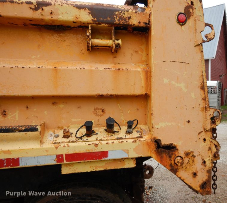 image for item DE5628 2000 International 4900 dump truck