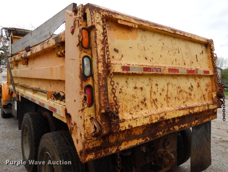 image for item DE5628 2000 International 4900 dump truck
