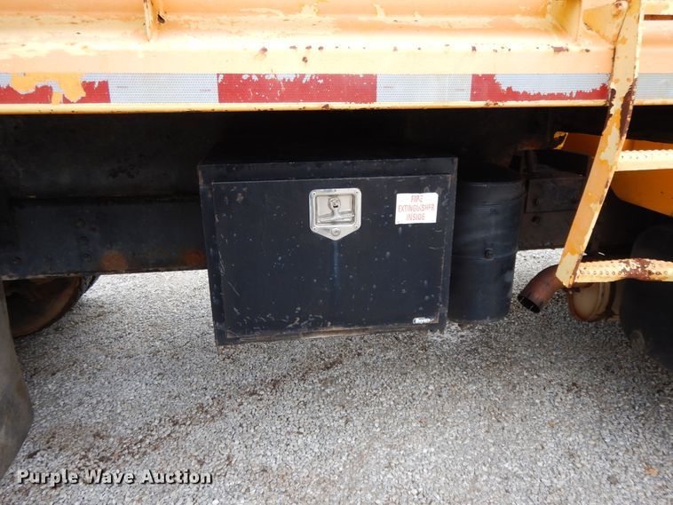 image for item DE5628 2000 International 4900 dump truck