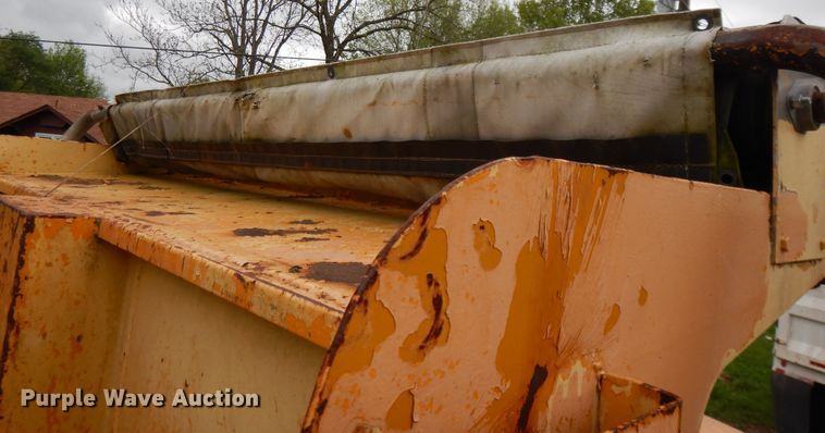 image for item DE5628 2000 International 4900 dump truck