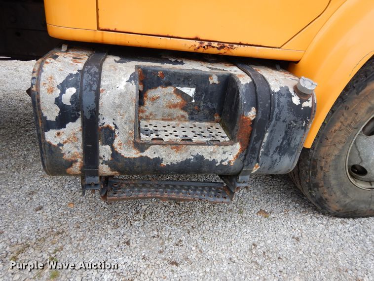 image for item DE5628 2000 International 4900 dump truck