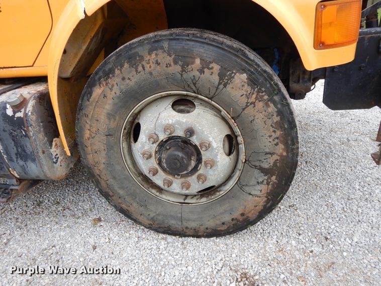 image for item DE5628 2000 International 4900 dump truck