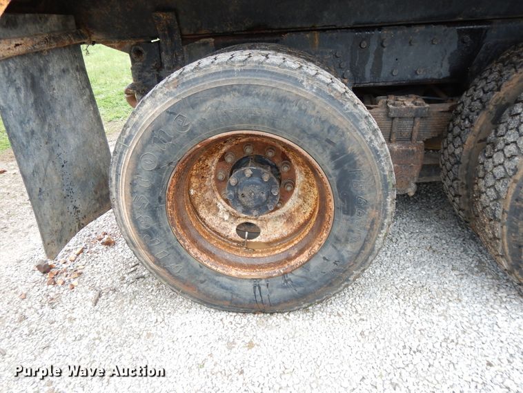 image for item DE5628 2000 International 4900 dump truck