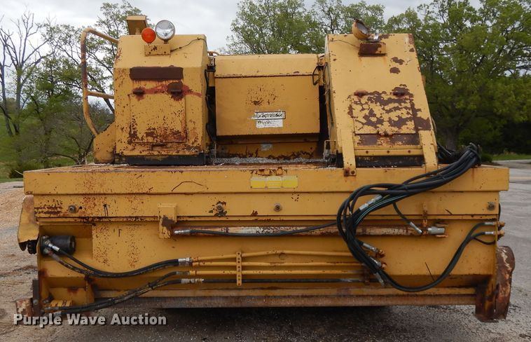 image for item DE5630 1989 Etnyre chip spreader