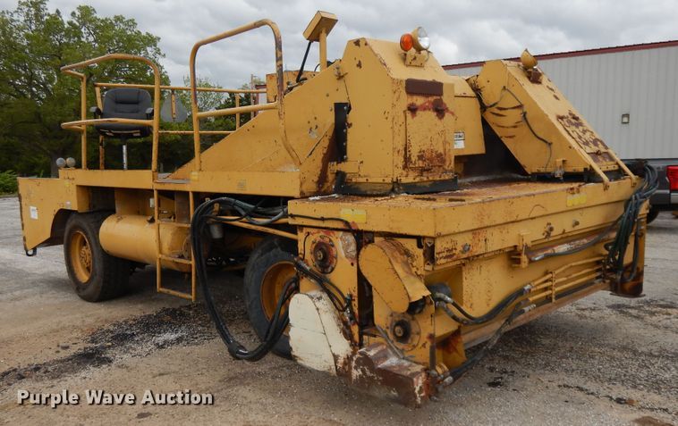 image for item DE5630 1989 Etnyre chip spreader