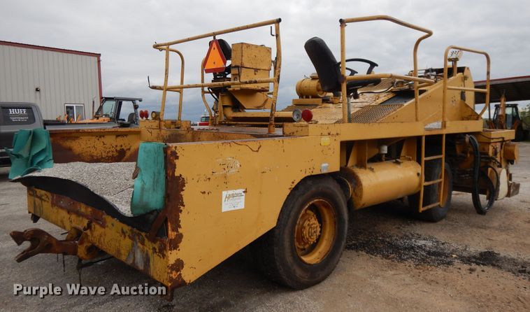 image for item DE5630 1989 Etnyre chip spreader