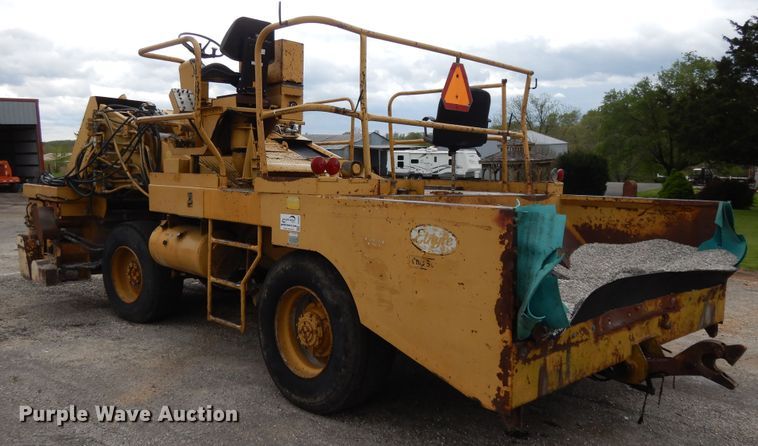 image for item DE5630 1989 Etnyre chip spreader